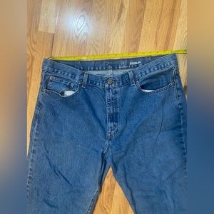 baggy straight leg denim jeans
size 40x32
18.5 inch waist
42 inch long